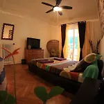 6 Bedrooms Seaview House, Old Town Apartmán