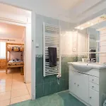 6 Bedrooms Seaview House, Old Town Apartmán Nice