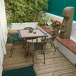 6 Bedrooms Seaview House, Old Town