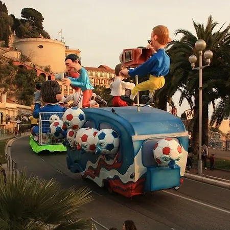 6 Bedrooms Seaview House, Old Town * ניס