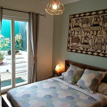 Апартаменты 6 Bedrooms Seaview House, Old Town Ницца