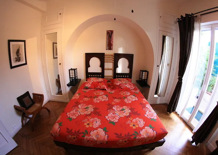 6 Bedrooms Seaview House, Old Town *