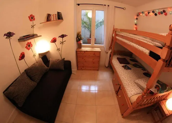 6 Bedrooms Seaview House, Old Town *