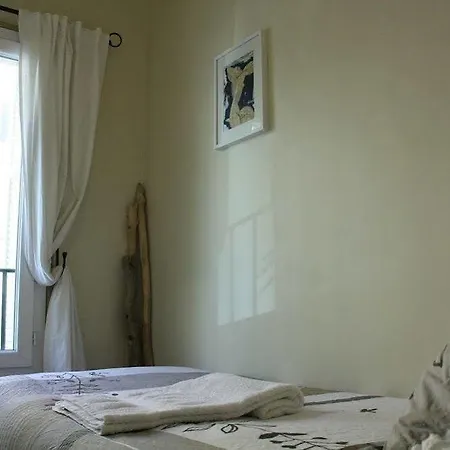 6 Bedrooms Seaview House, Old Town Apartmán *