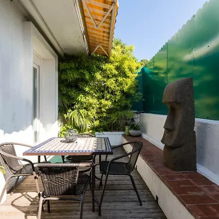 6 Bedrooms Seaview House, Old Town Apartmán *