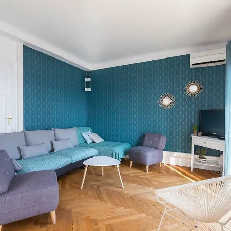 6 Bedrooms Seaview House, Old Town Apartmán